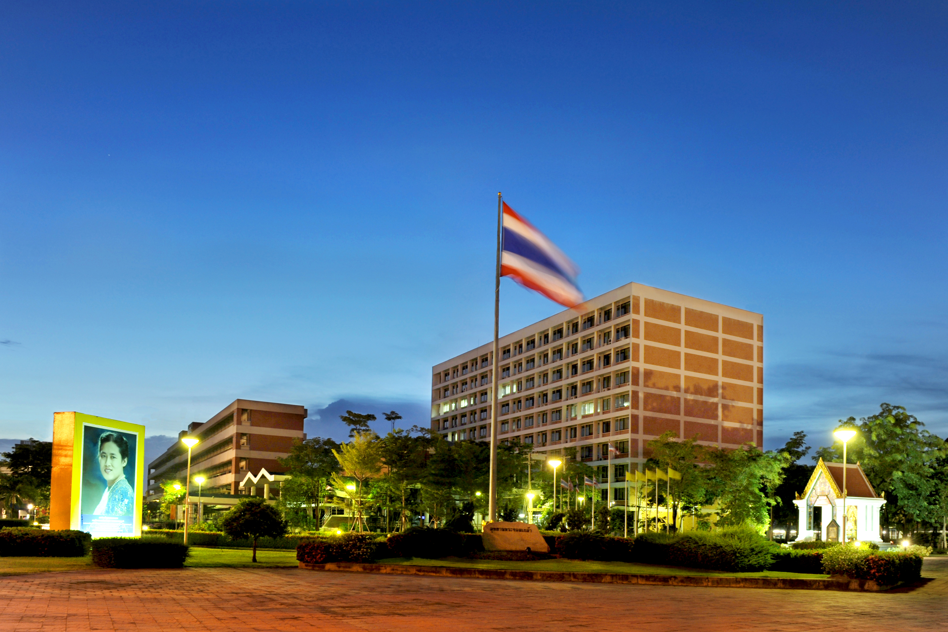 拉卡邦先皇科技大学介绍